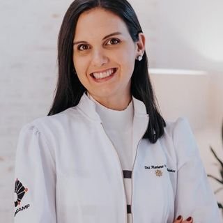 Dra. Mariana Oliveira Bastos