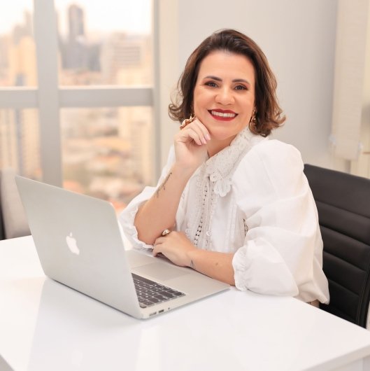 Dra. Valéria Rufino