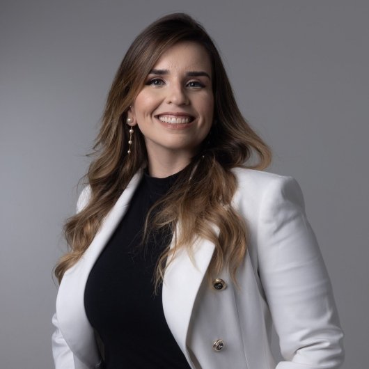 Dra. Larissa Prado