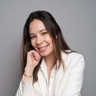 Dra. Amanda Aparecida Lemes de Lima