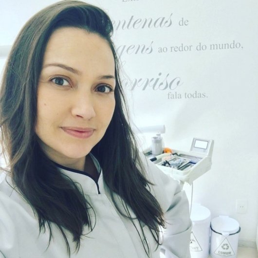 Dra. Flávia Arão Milions