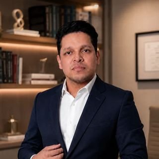 Dr. Junior Correia