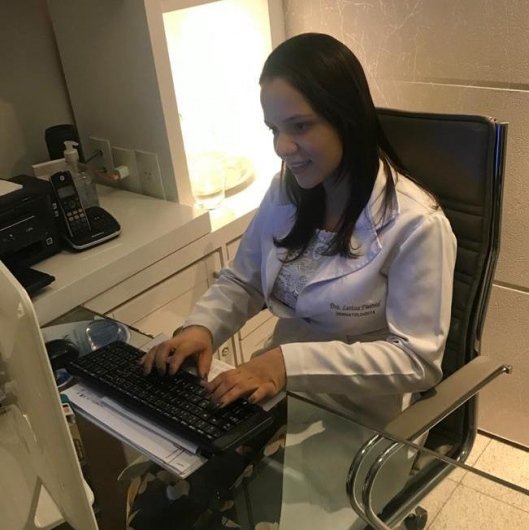 Dra. Larissa Fernandes Pimentel