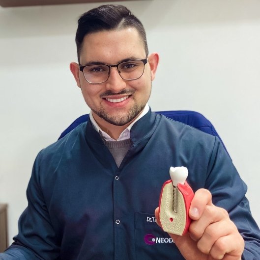 Dr. Tiago Müller