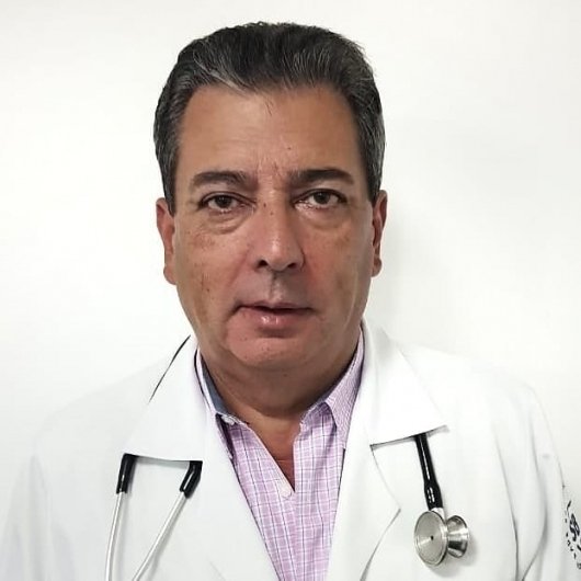 Dr. Maurício Pires de Almeida