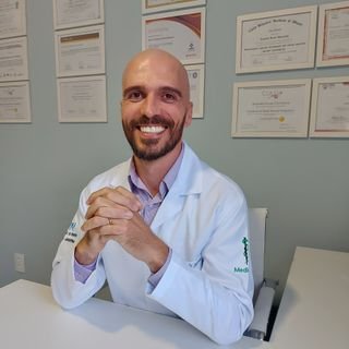 Dr. Carlos Eduardo Guerreiro