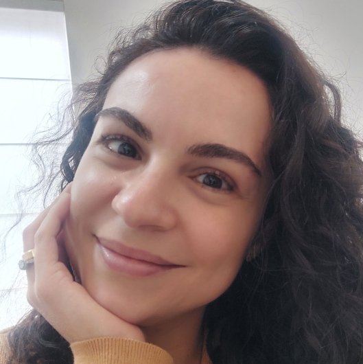 Dra. Débora Alvarez Vidal Pereira .