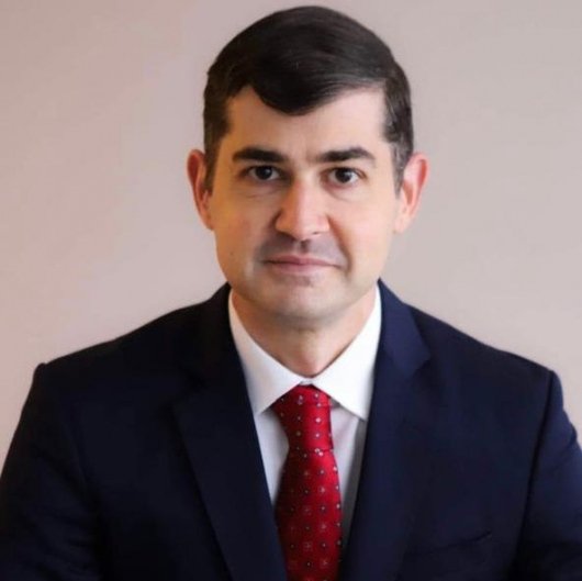 Dr. Fernando César Mariano