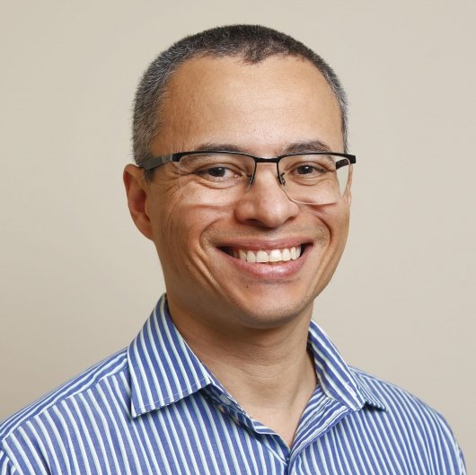 Dr. Elton Rezende