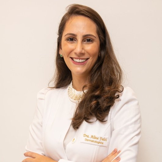 Dra. Aline Falci Loures