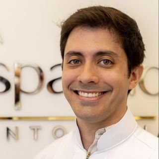 Dr. Rafael Hespanhol Martins .