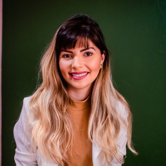 Júlia Postringer