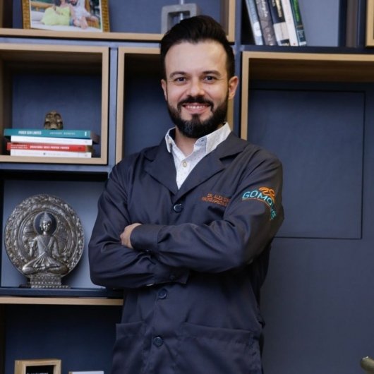 Dr. Alex Carrér