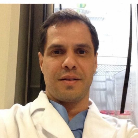 Dr. Alex Celullare