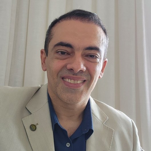 Dr. Daniel Araripe