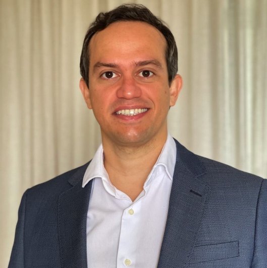 Dr. Cristiano Guedes Bezerra
