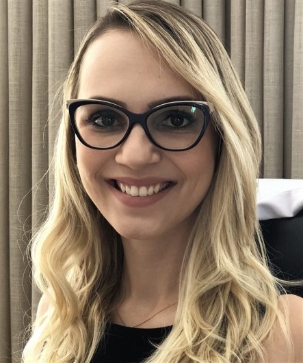 Dra. Lorena Cássia de Carvalho Oliveira