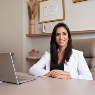 Dra. Laura Campos Favaro