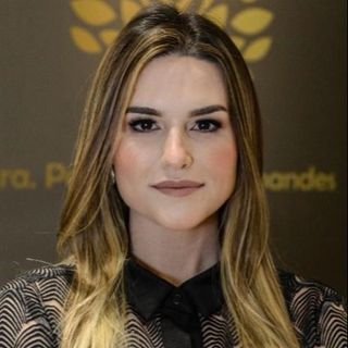 Dra. Paula Reale Fernandes