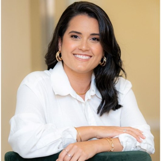 Dra. Débora Batista