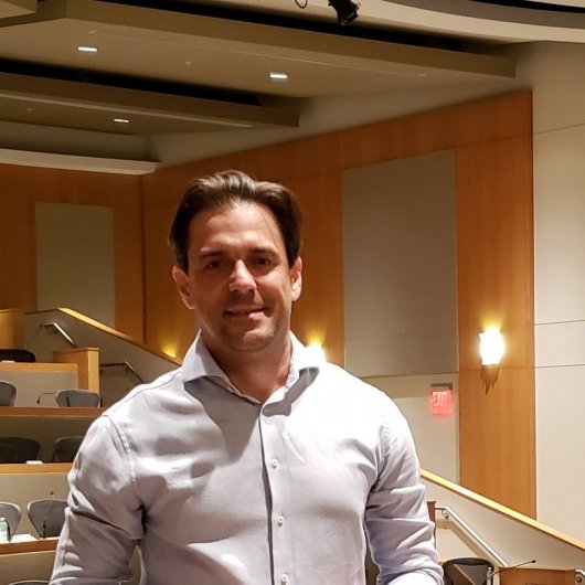 Dr. Vitor Gustavo de Oliveira