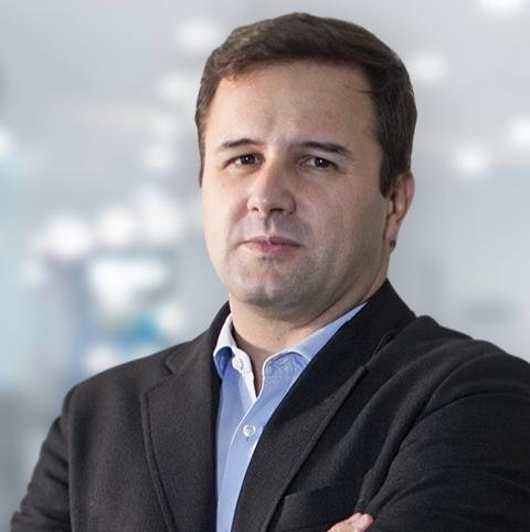 Dr. Vitor César Machado