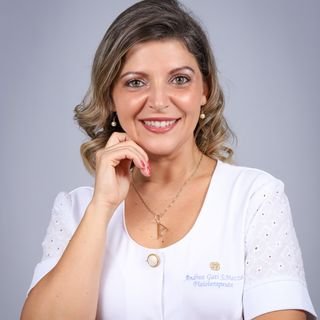 Dra. Andrea Gati
