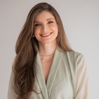 Dra. Camila Almenara