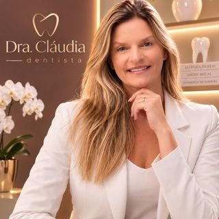 Dra. Cláudia Curbani Storch