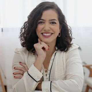 Dra. Camila Jezini