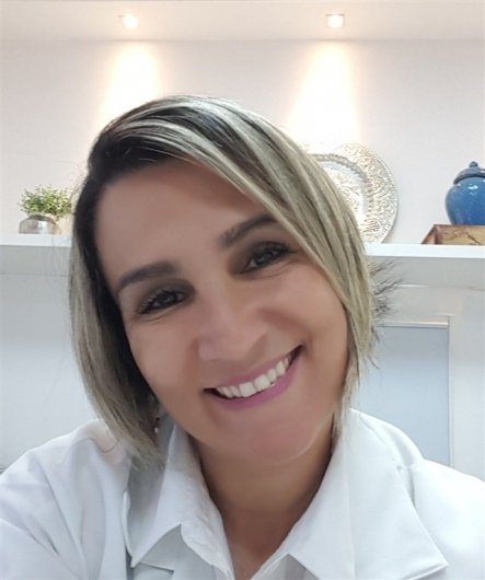 Dra. Ariane de Castro Coelho