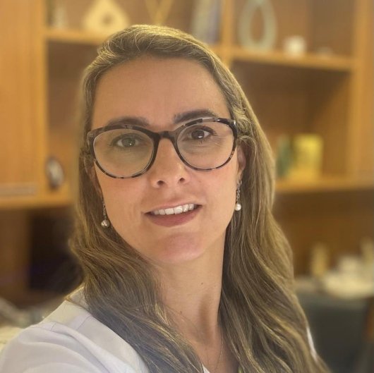 Dra. Fernanda De Araujo Gomes Pacheco