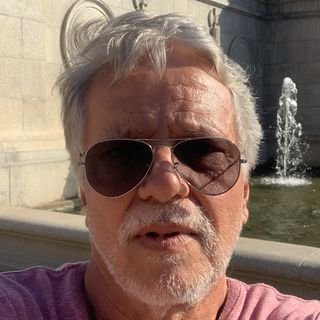 Dr. David Esteves