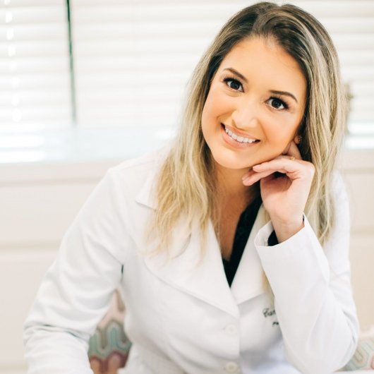 Dra. Camila Silva