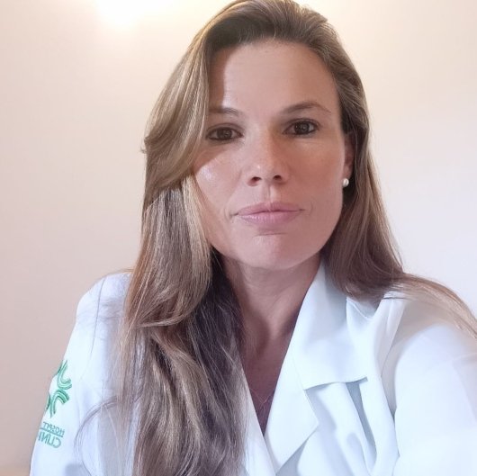 Dra. Manoela Oliveira