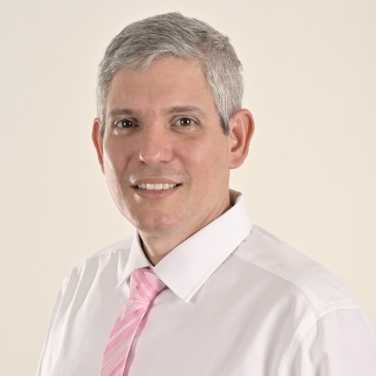 Dr. Douglas Pereira Costa