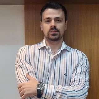 Dr. Yan Harmbach