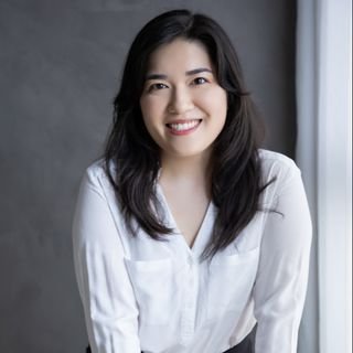 Dra. Larissa Esteves