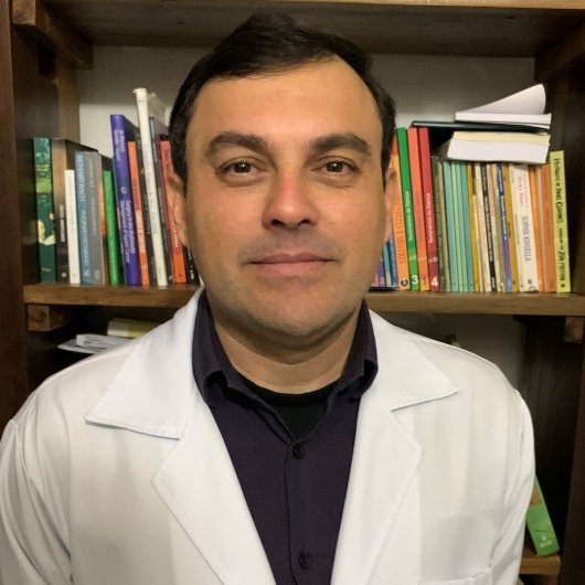 Dr. Fernando Luis Machado
