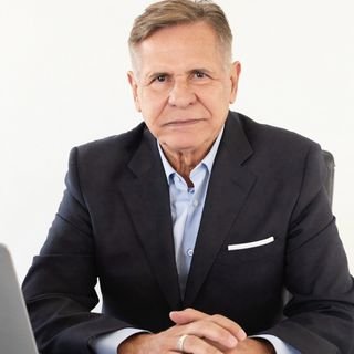 Dr. Alfredo De Vita