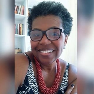 Dra. Vania Souza
