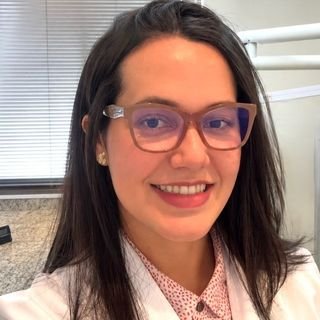 Dra. Larissa Auad
