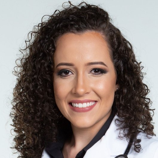 Dra. Mariana Bastos Corrêa