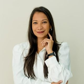 Dra. Caroline De C. S. Castelo