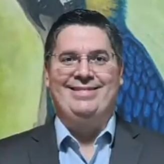 Dr. Victor Rocha Pires de Oliveira