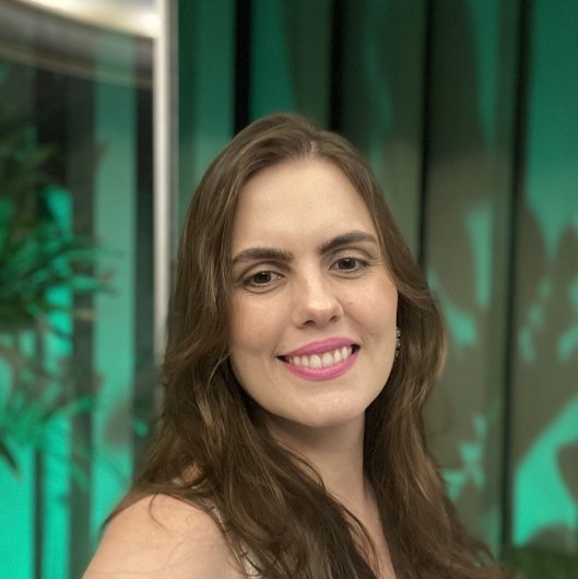 Dra. Lorena Venturim Quinelato