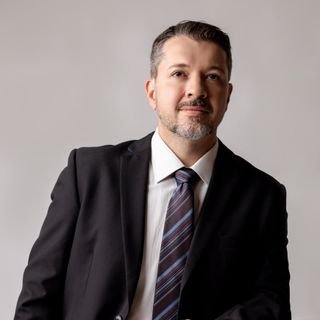 Dr. Douglas Fernandes Martins