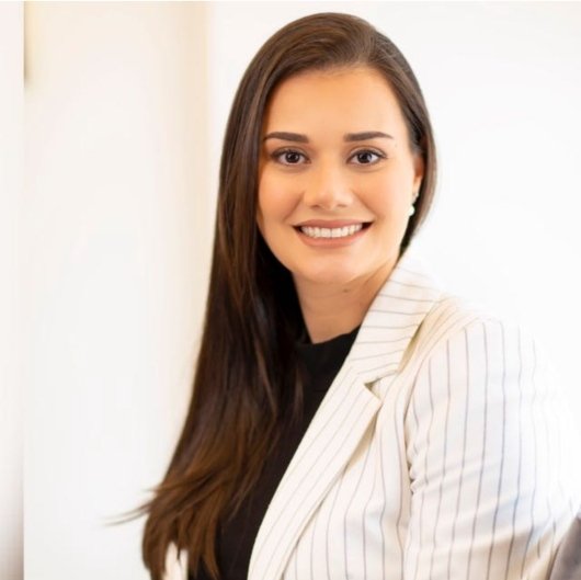 Dra. Larissa Souza Sandon