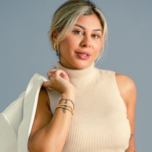 Dra. Thayana Soares