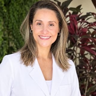 Dra. Elizangela Fernandez